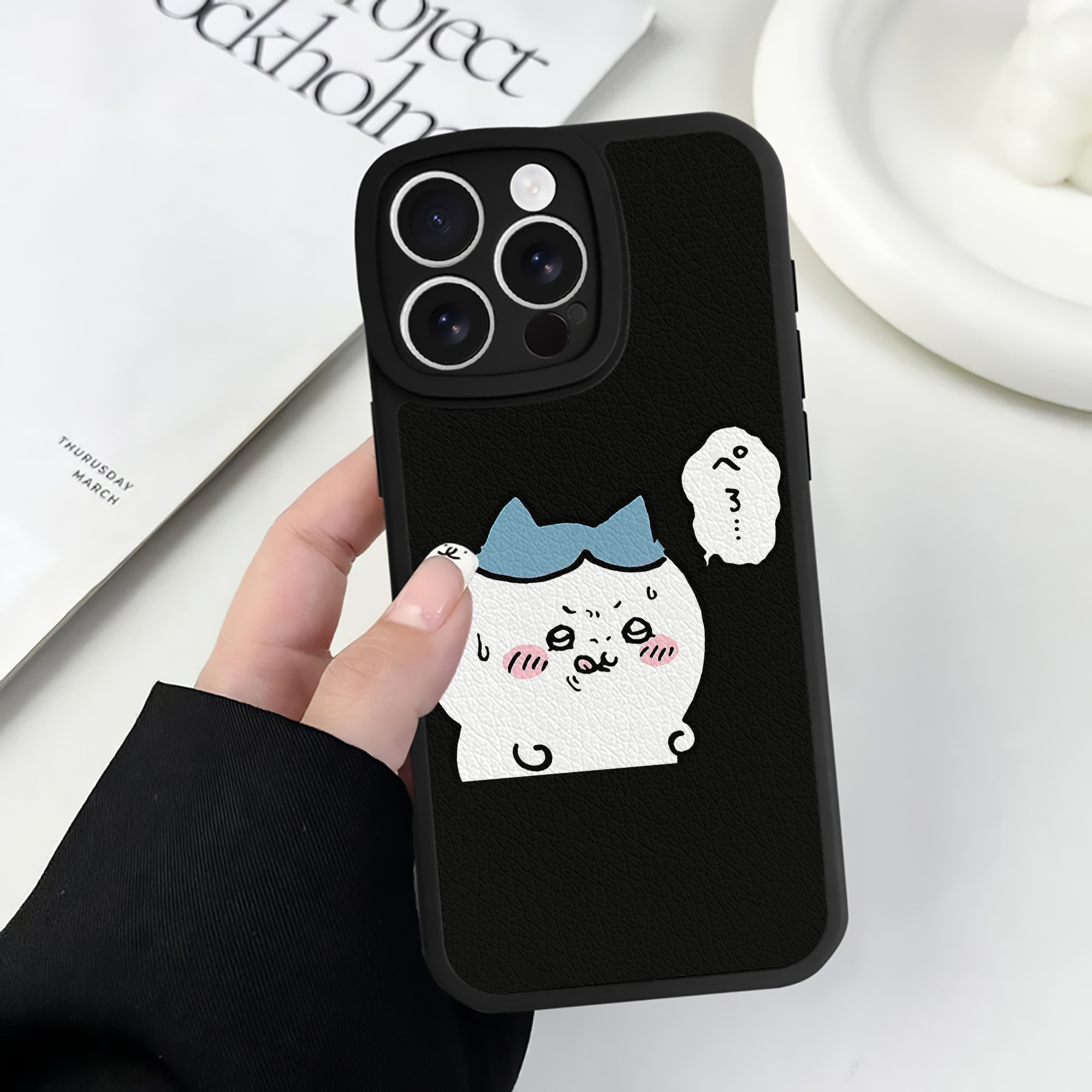 （画像用） ちいかわ ハチワレ Chii-kawa hachiware 【iPhone 16シリーズ対応】シリコンスマホケース（レザー調） 材質：シリコン